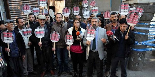 Tahir Elçi anılıyor